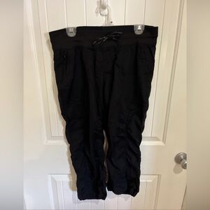 The North Face Black Women’s Capris Size L